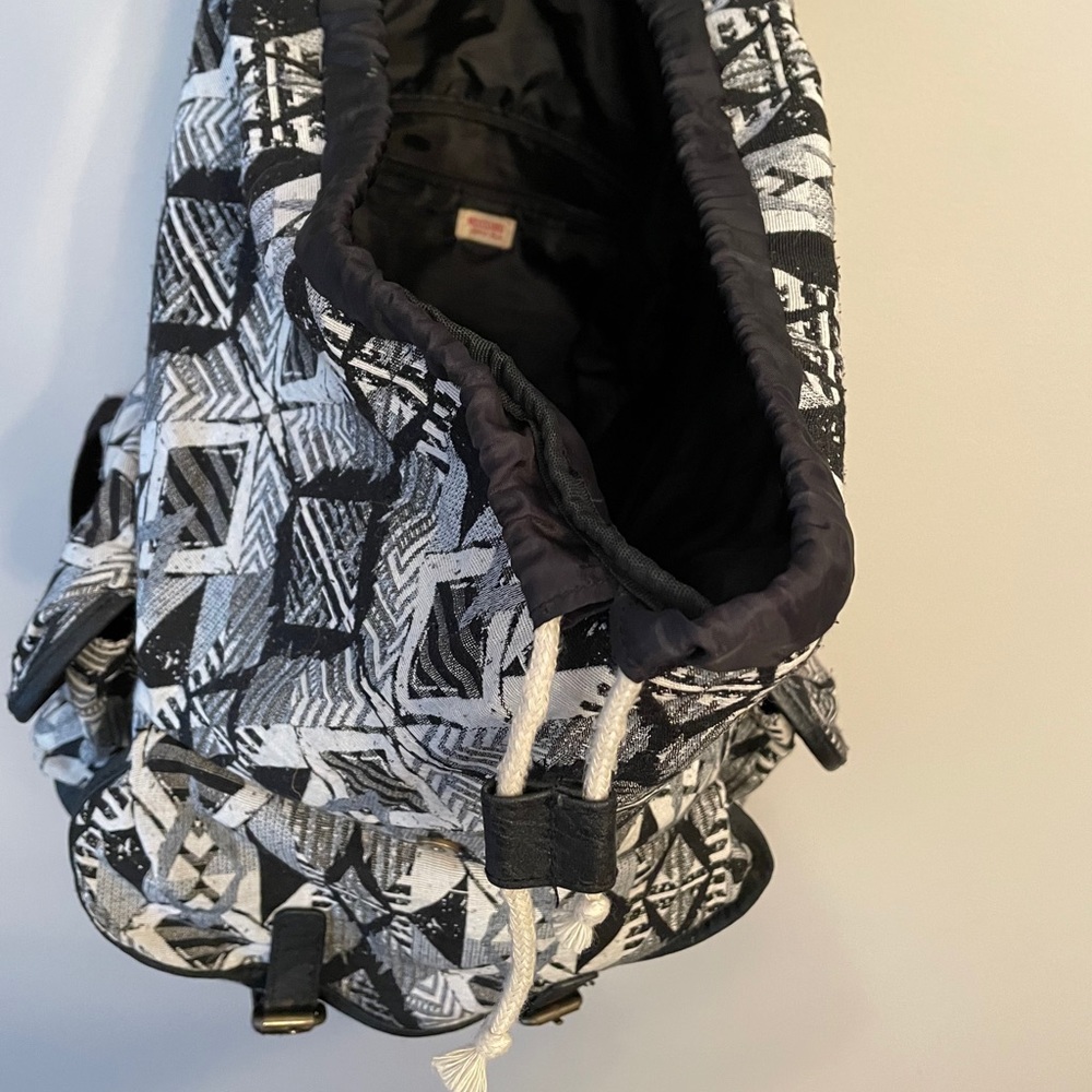 Pattern Backpack - Picture 6 of 7